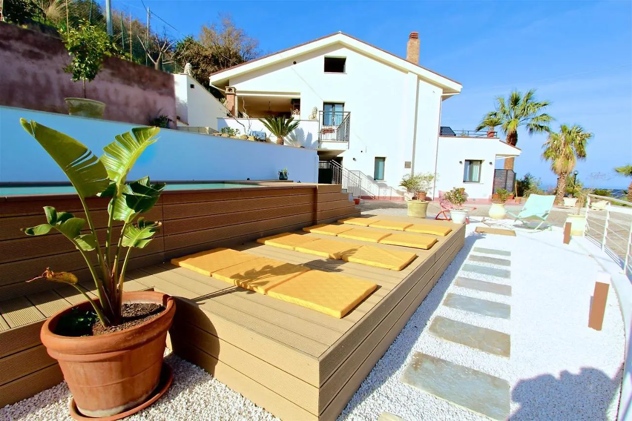 Al 33 Giri Bed and Breakfast Cefalù