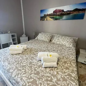 Couette-café Dea, Cefalù