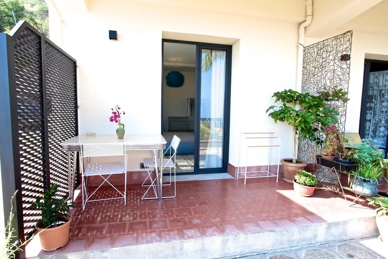 Bed and Breakfast Al 33 Giri Cefalù 0*,