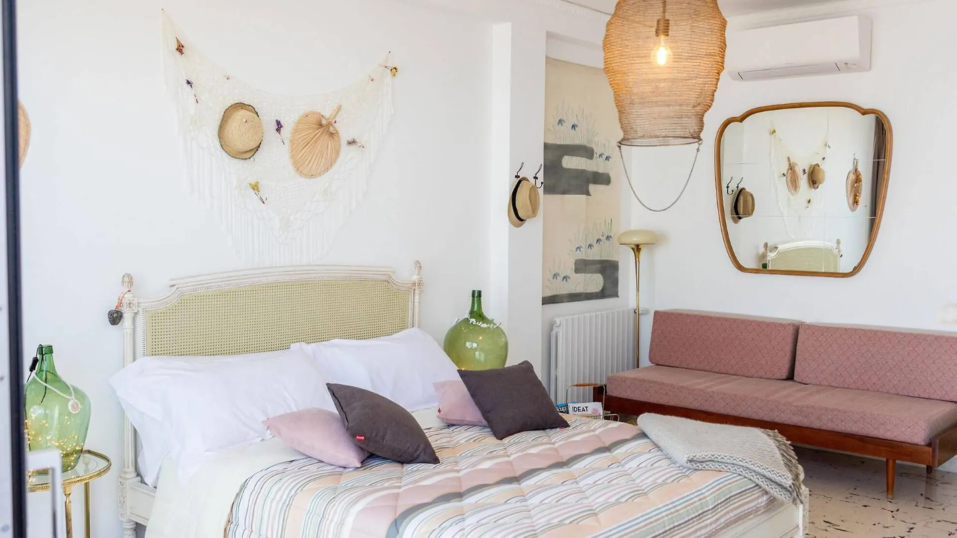 Bed and Breakfast Al 33 Giri Cefalù Frühstückspension
