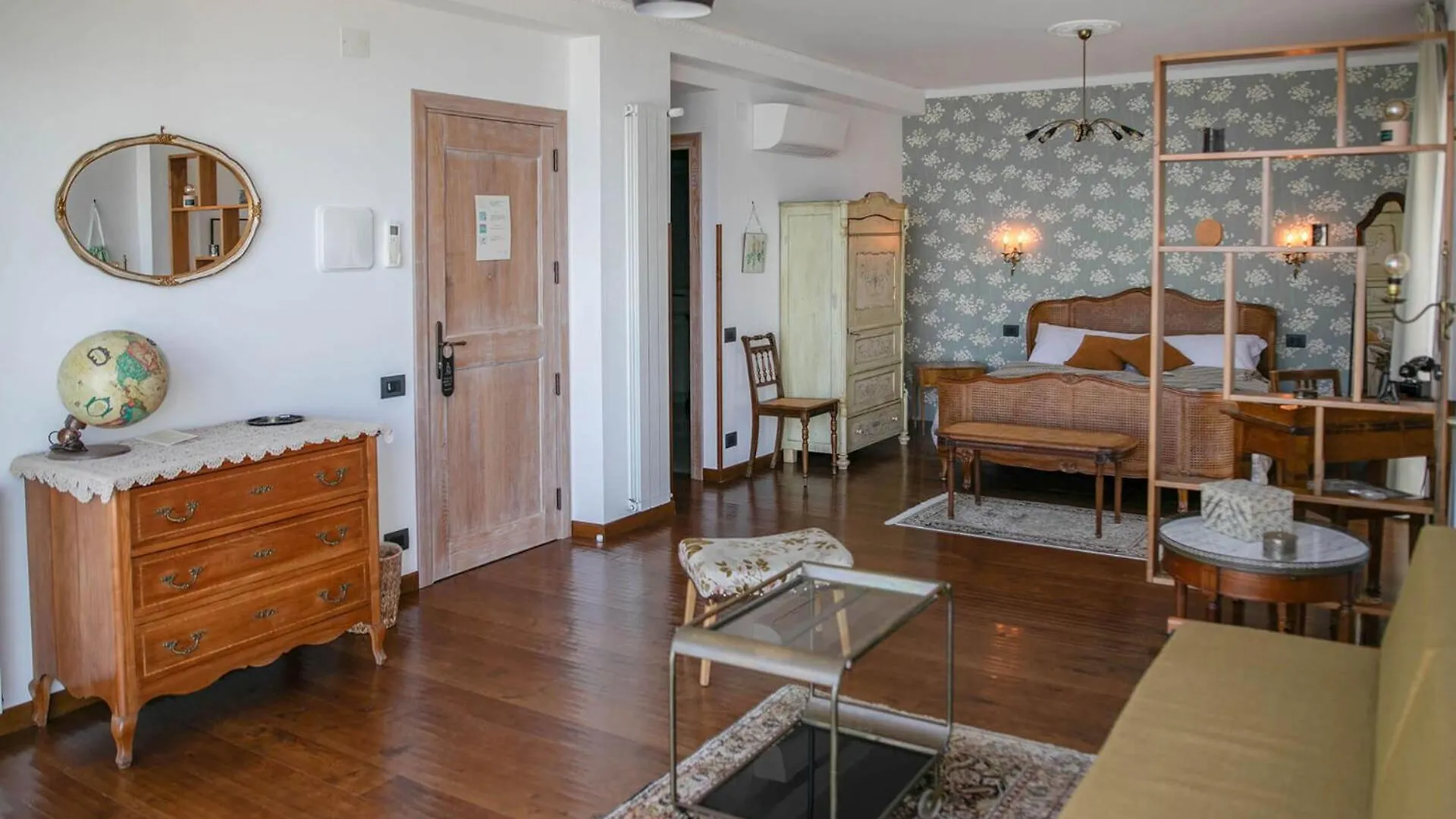 Bed and Breakfast Al 33 Giri Cefalù Frühstückspension