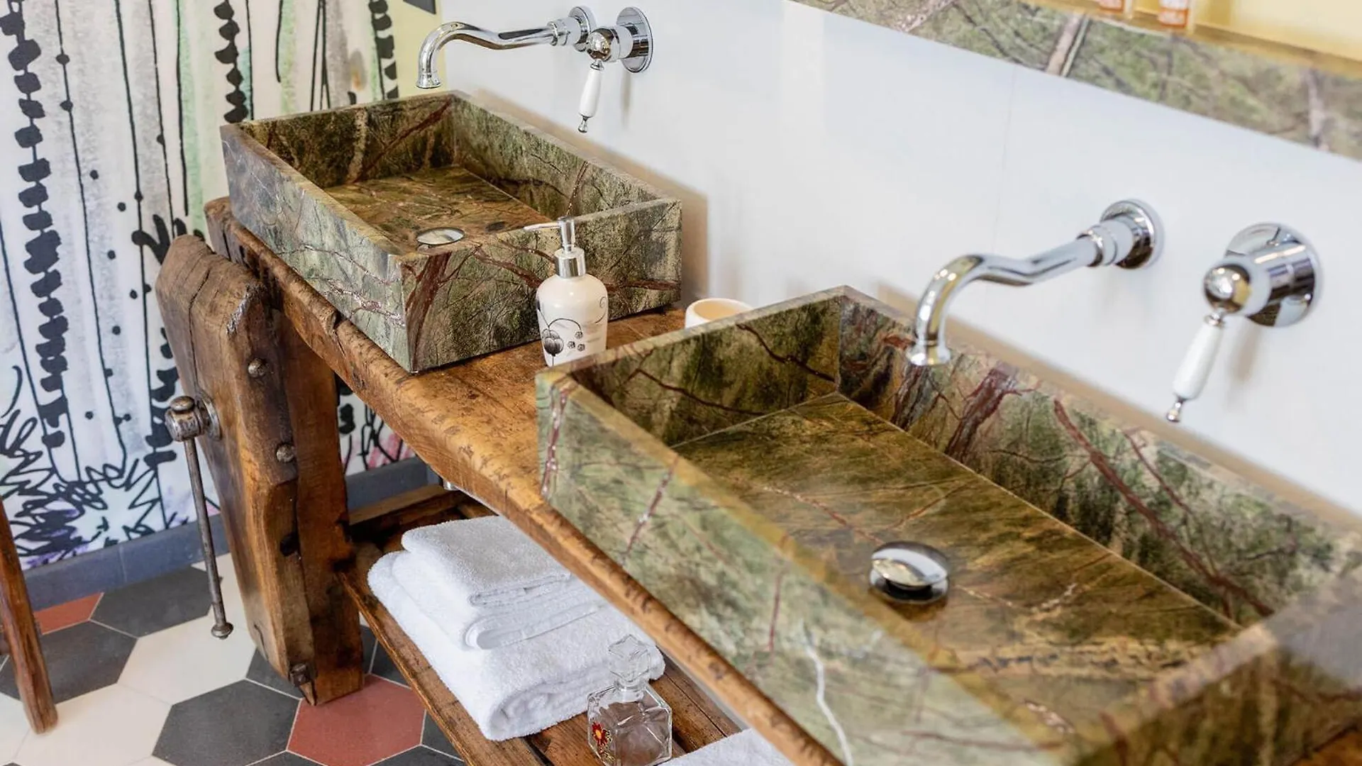 Bed and Breakfast Al 33 Giri Cefalù 0*,  Italien