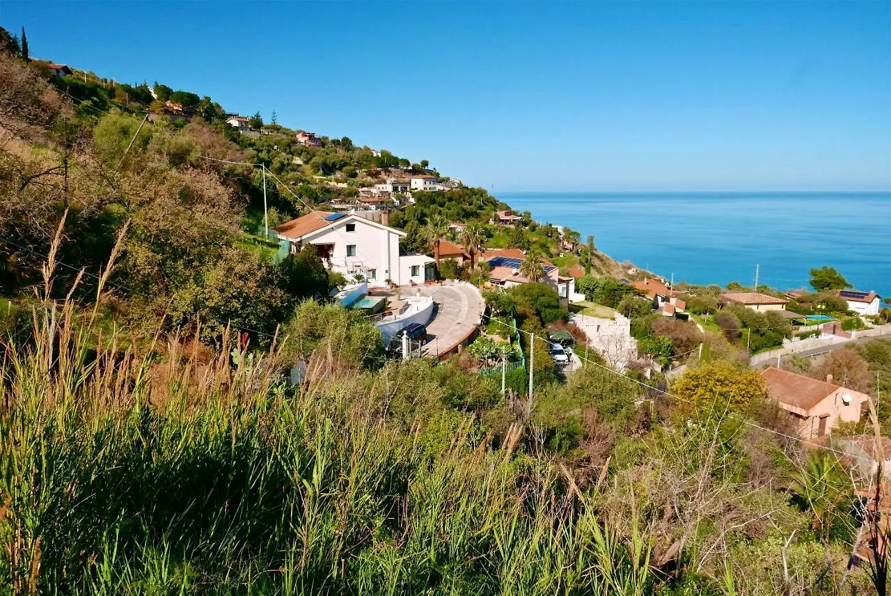 Bed and Breakfast Al 33 Giri Cefalù Frühstückspension